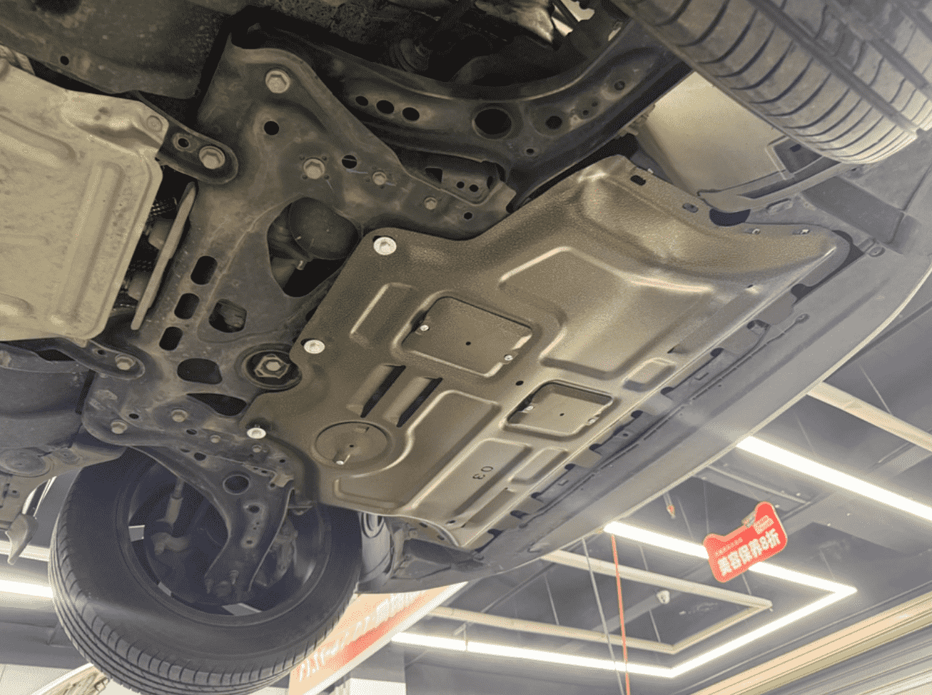 Xevaban.com ở 214 Giải Phóng là đơn vị chuyên cung cấp phụ kiện oto, đồ chơi oto, phụ kiện omoda c5, đồ chơi omoda c5, xevaban, 214 giải phóng, giáp gầm omoda c5, bảo vệ gầm omoda c5, chống xước gầm omoda c5.